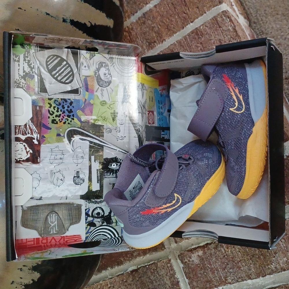 Size 7 toddler slip on sneakers